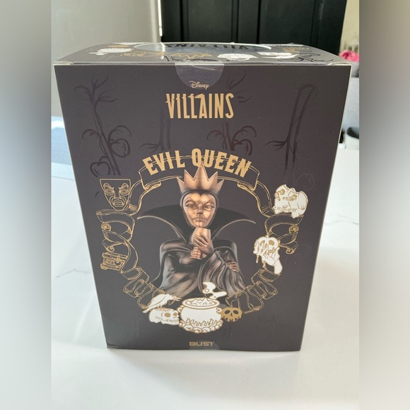 NWT Disney Evil Queen Bust - Picture 6 of 6